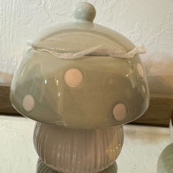 Target bullseye mushroom polka dot Modern Ceramic Canisters & Jars set of 3 - Picture 3 of 4
